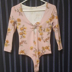 🌸 Floral Bow-Front BodySuit 🌸